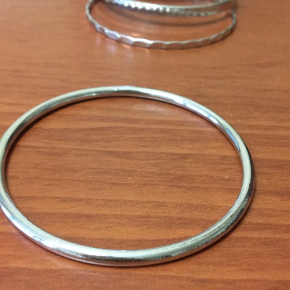 4 bracelets - Picture 2 of 5